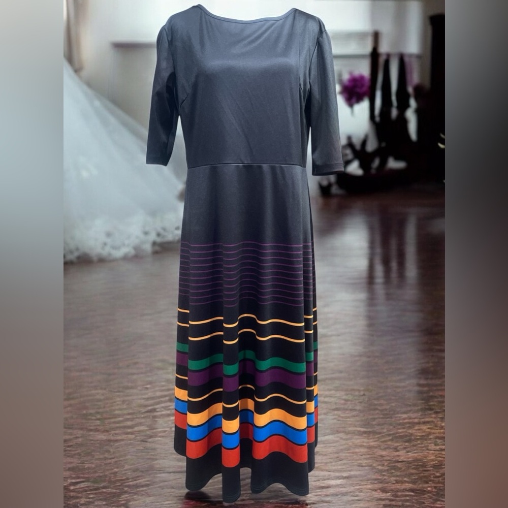 Beautiful black dress, gorgeous colors, back zipper closure. 
Pre loved.